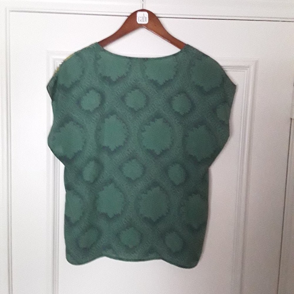 CAbi Envy Top Style #597 - Size Medium - Picture 3 of 6